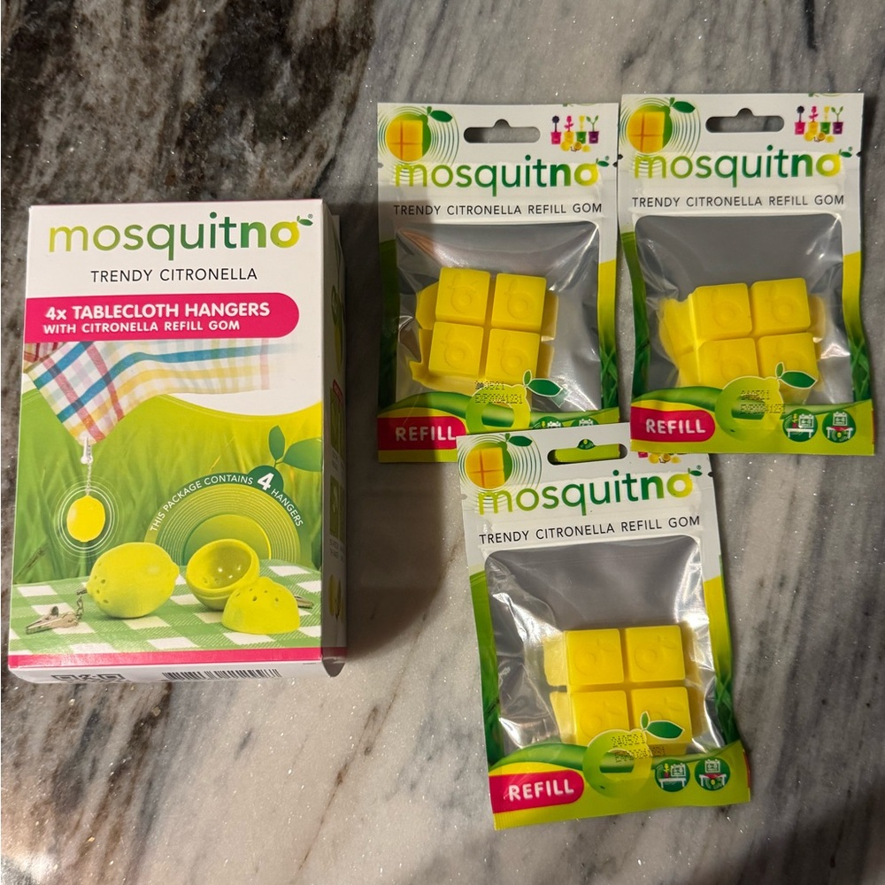 MosquitNo Citronella Tablecloth Hangers plus 4 refills NEW
